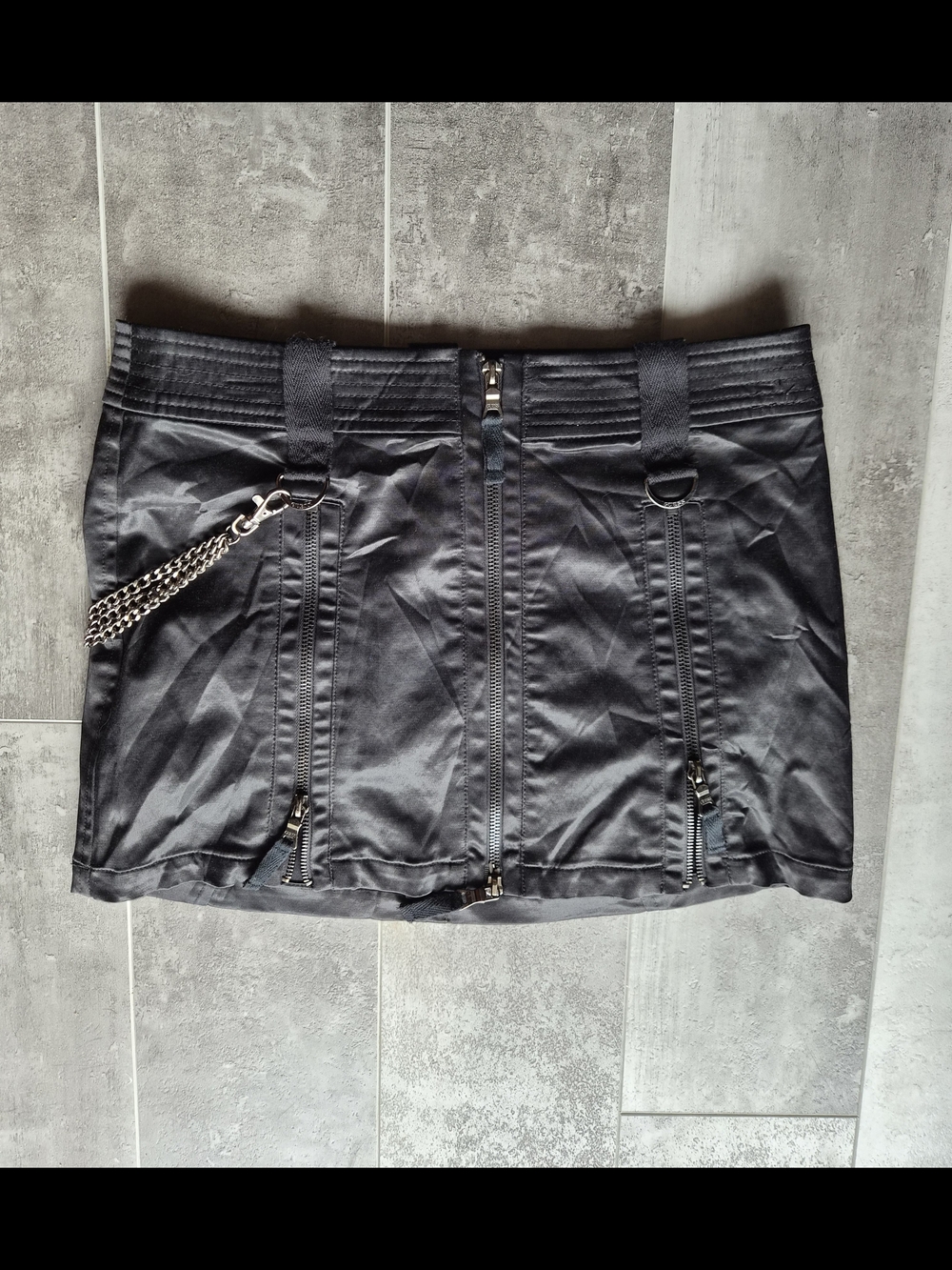 Black Guess Mini Skirt with Front Zipper Detail